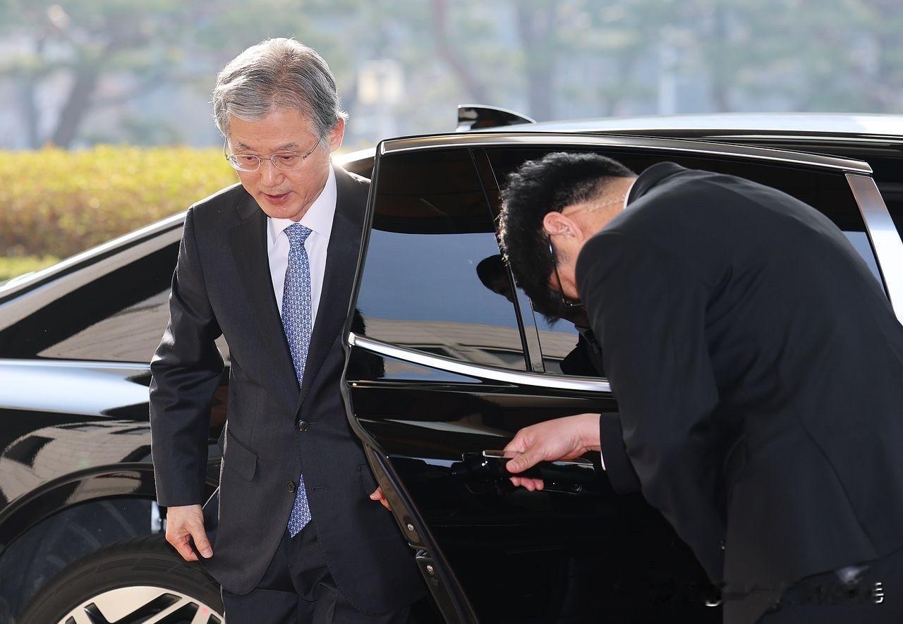 韩国“歪曲法律罪”正式实施后，立刻引发大规模举报潮，大法院院长曹喜大首先被举报，