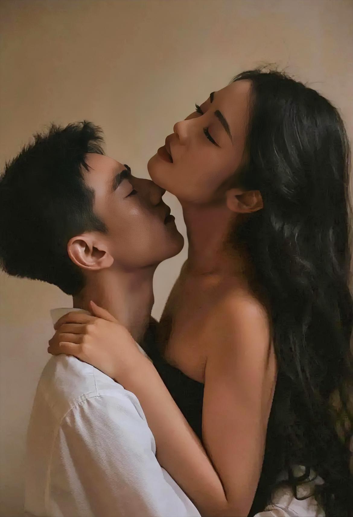 我总结了一些很红的夫妻博主他们婚姻幸福的秘密。很简单，两句话：男人清楚自己要