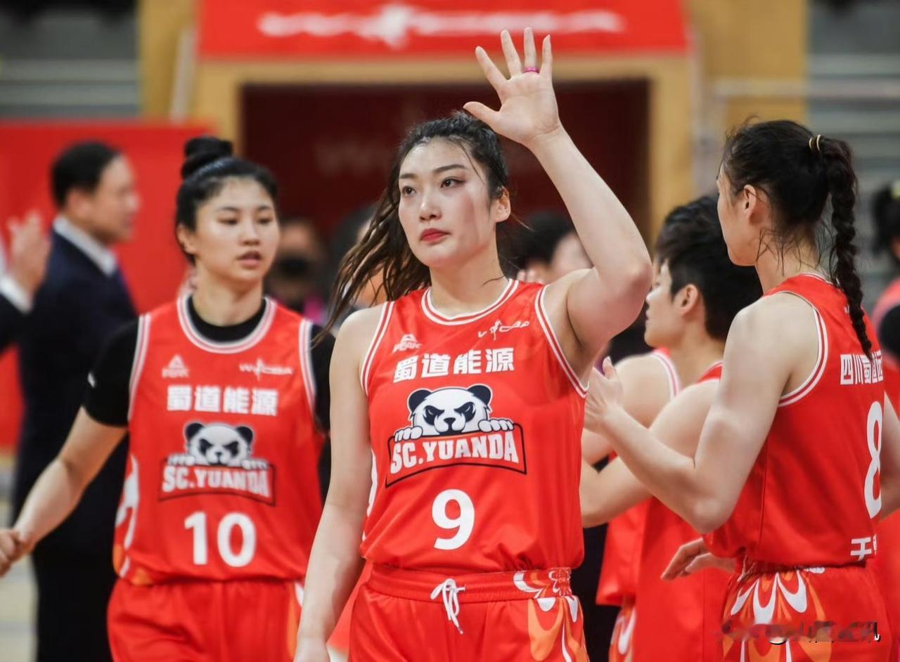 李梦与四川女篮分手，新赛季WCBA联赛再无李梦！今天，“我爱女篮”爆出惊天消息，