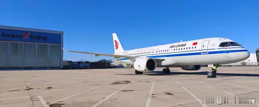 中国大飞机发展呈现出双重命运。今年商飞交付35架飞机，15架C919和20架C9