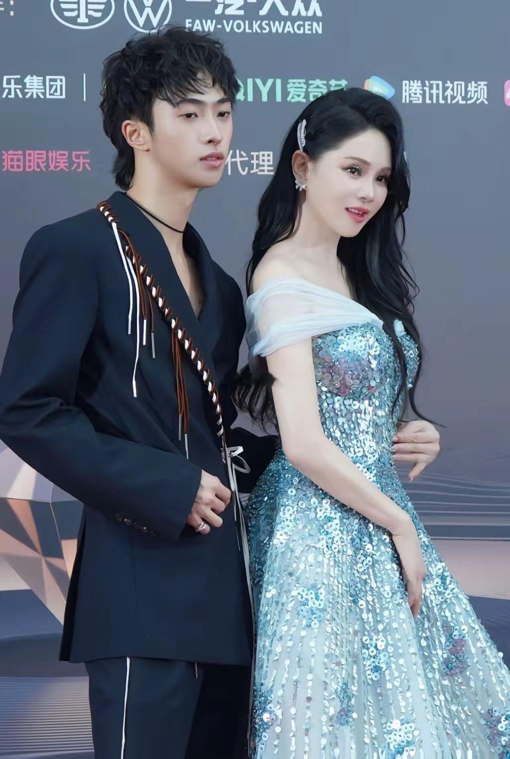 伊能静儿子恩利给所有人都提了个醒你可以穿自己喜欢的衣服可以不在意别人的眼光，但是