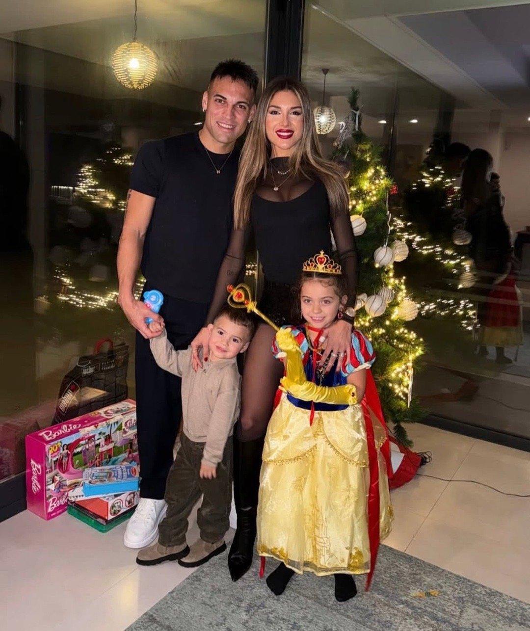 🎄劳塔罗一家圣诞照😍😍劳塔罗马丁内斯关注阿根廷球员圣诞快乐