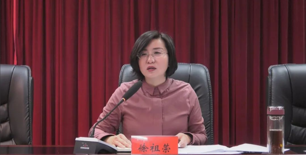 消失一年半的女局长终于有了消息，原来是被查落马了。近日，贵州黔西南州委八届十