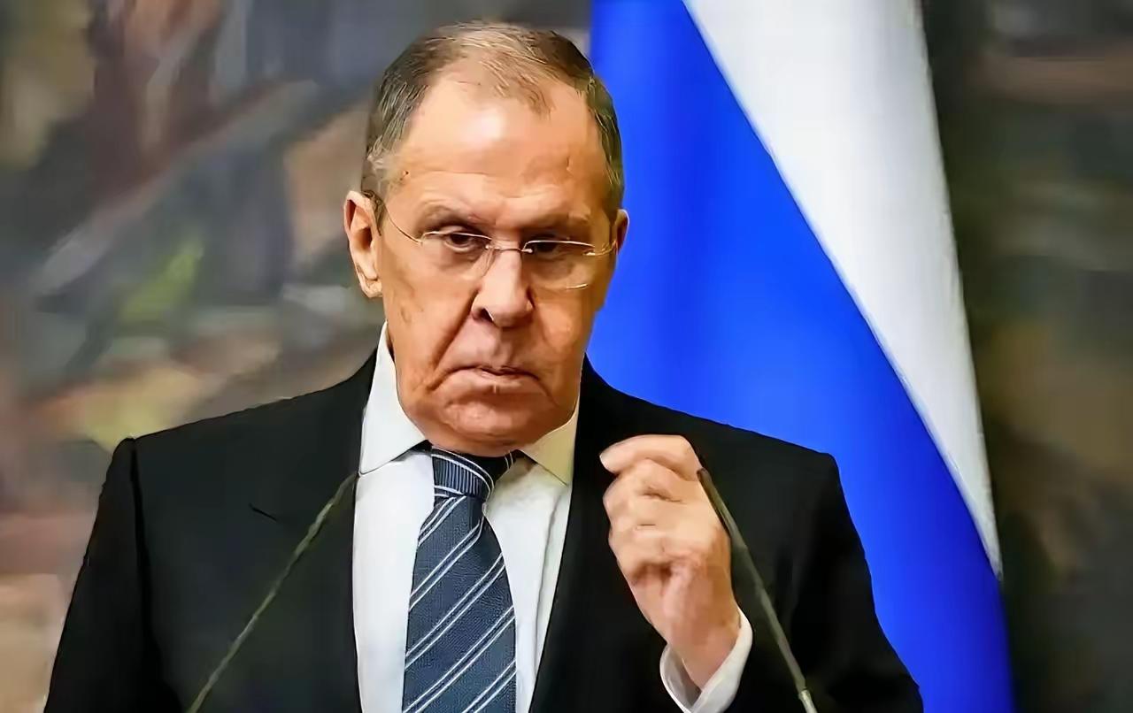 俄罗斯的真正死敌，从不是美国，更非德国。​​是那个潜伏200年的影子——每当俄