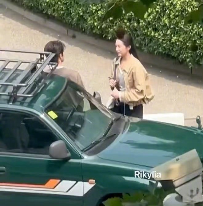 有些人闲着无聊找个班儿上呢关晓彤状态丝毫没被影响