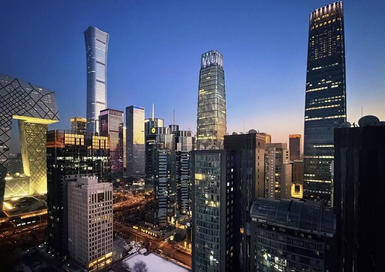 到了40+的年纪，才懂得，买房能买三室就不要凑合着买二室，这不是贪图空间大，只