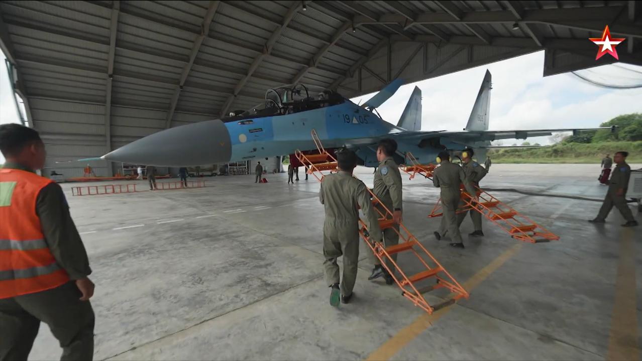 缅甸空军“苏-30SME"（总数为6架）与“米-38Т”。