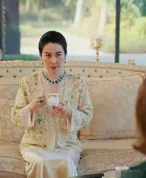 叶璇拍短剧这事儿，我算是看明白了——哪是什么没长剧拍，分明是她自己乐在其中。