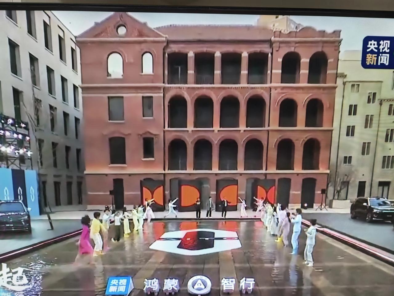 最近赛力斯股票跌了，很多人看问界就哪哪都不对。这次五界在一起的活动上，甚至有人说