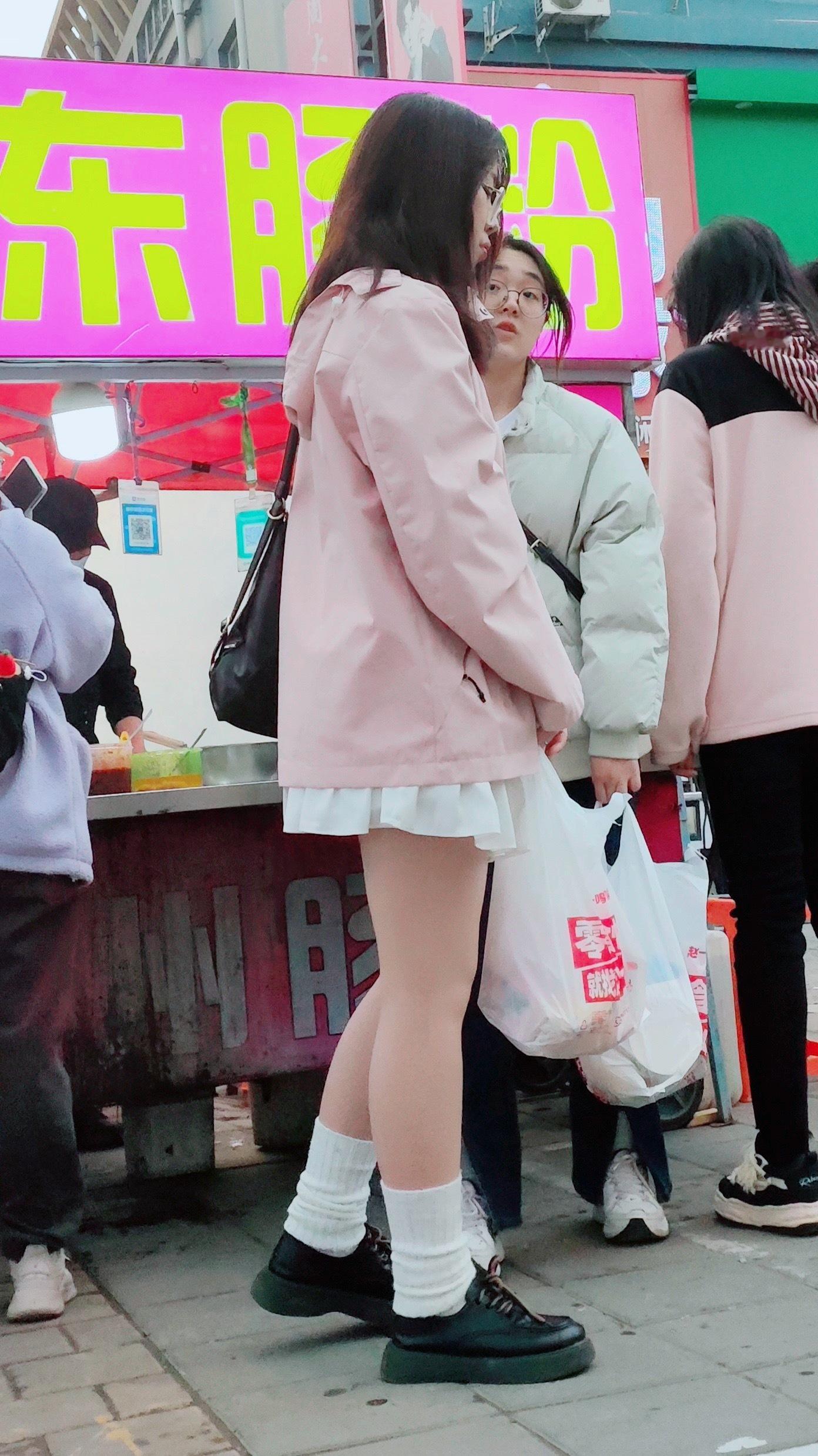 你知道吗？冬天最狠减肥法就是不喝奶茶管住嘴，迈开腿！才能穿上美美的