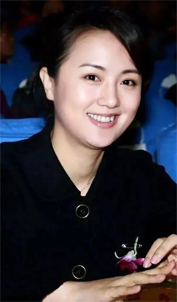 命运有时就是这般奇妙。《潜伏》最初选定朱媛媛主演，却因她怀孕而换成了孙红雷和姚晨