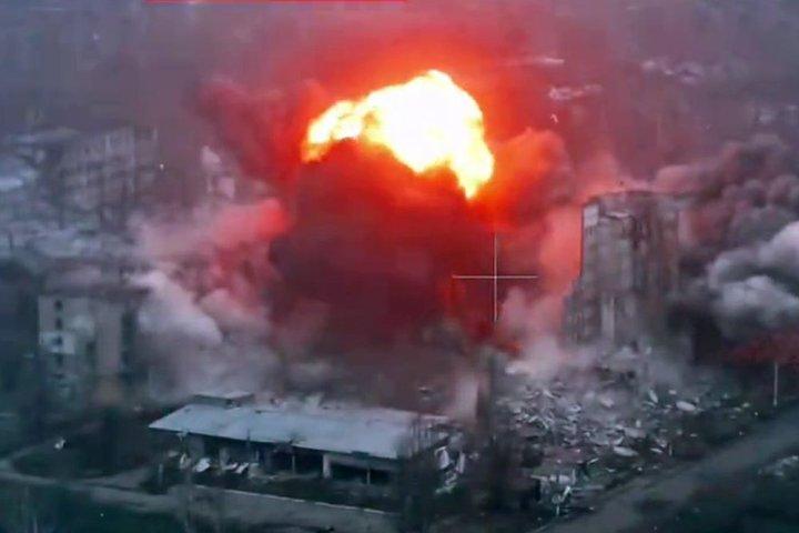 FAB-3000摧毁了乌克兰武装部队占领区域的画面FAB-3000UMPK