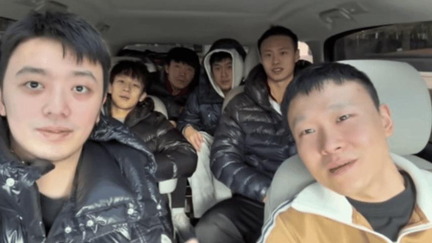 乒超总决赛来啦，又看到开心的汕头明润团员了。转眼间一年过去了，今天总决赛战火再