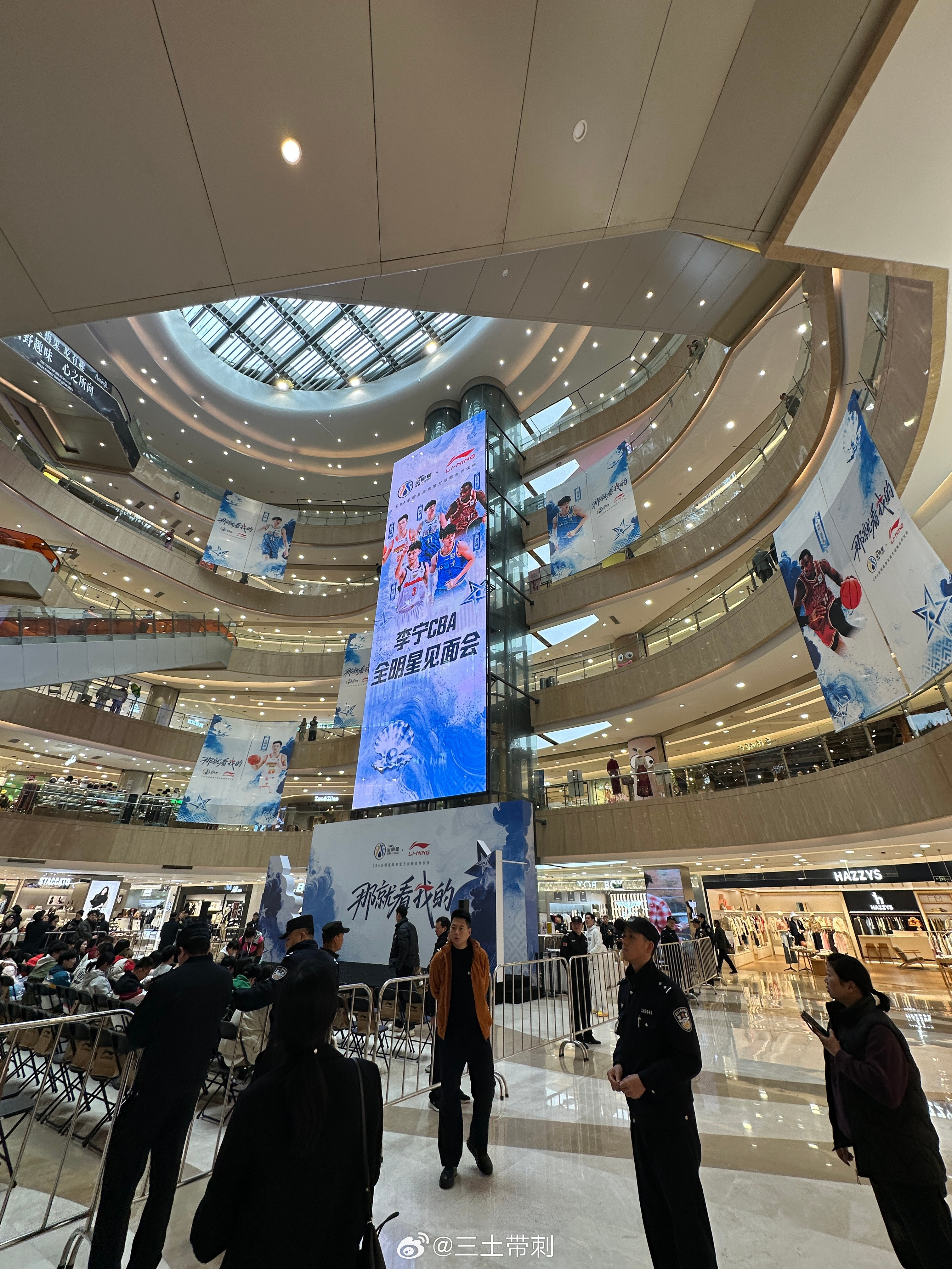 李宁篮球全明星2026爱酱的号码诸暨·万风新天地购物中心