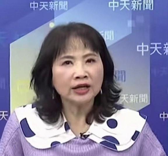 6月13日，陈凤馨在中天新闻政论节目里指出，“中国大陆利用了日本跟菲律宾的机会，