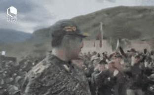 委内瑞拉的几百万民兵一个头两个大:“保家卫国保护总统我是认真的，可我没有枪啊！
