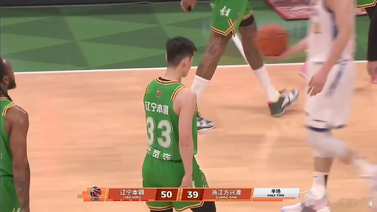 孙铭徽没想到胡金秋也没想到主教练王博更是被打懵了谁又能想到，没有赵继伟，张镇麟和