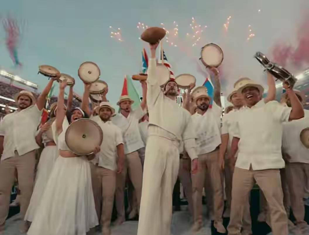 彻底吵翻！特朗普狂喷的“美国春晚”，藏着美国最大矛盾2026超级碗彻底炸锅！波