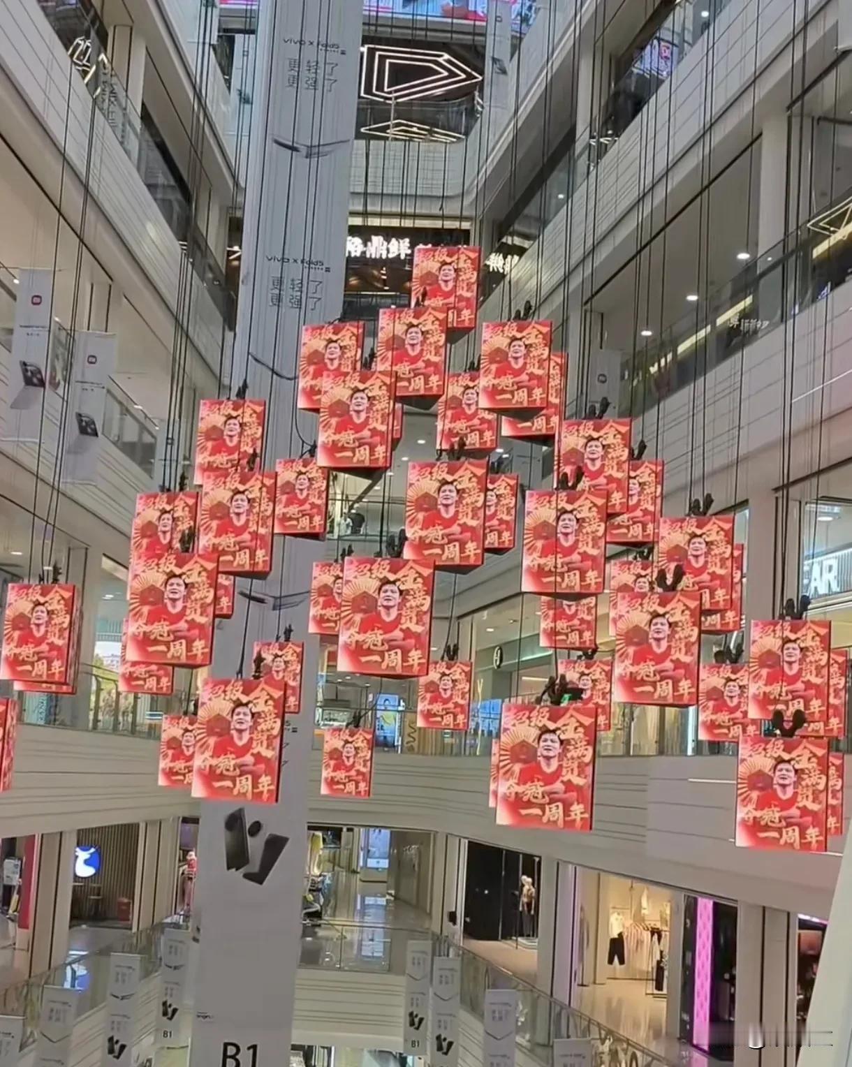 樊振东巴黎夺冠一周年纪念日，必须要为他代言的各个品牌打满分！最走心的就是安踏，
