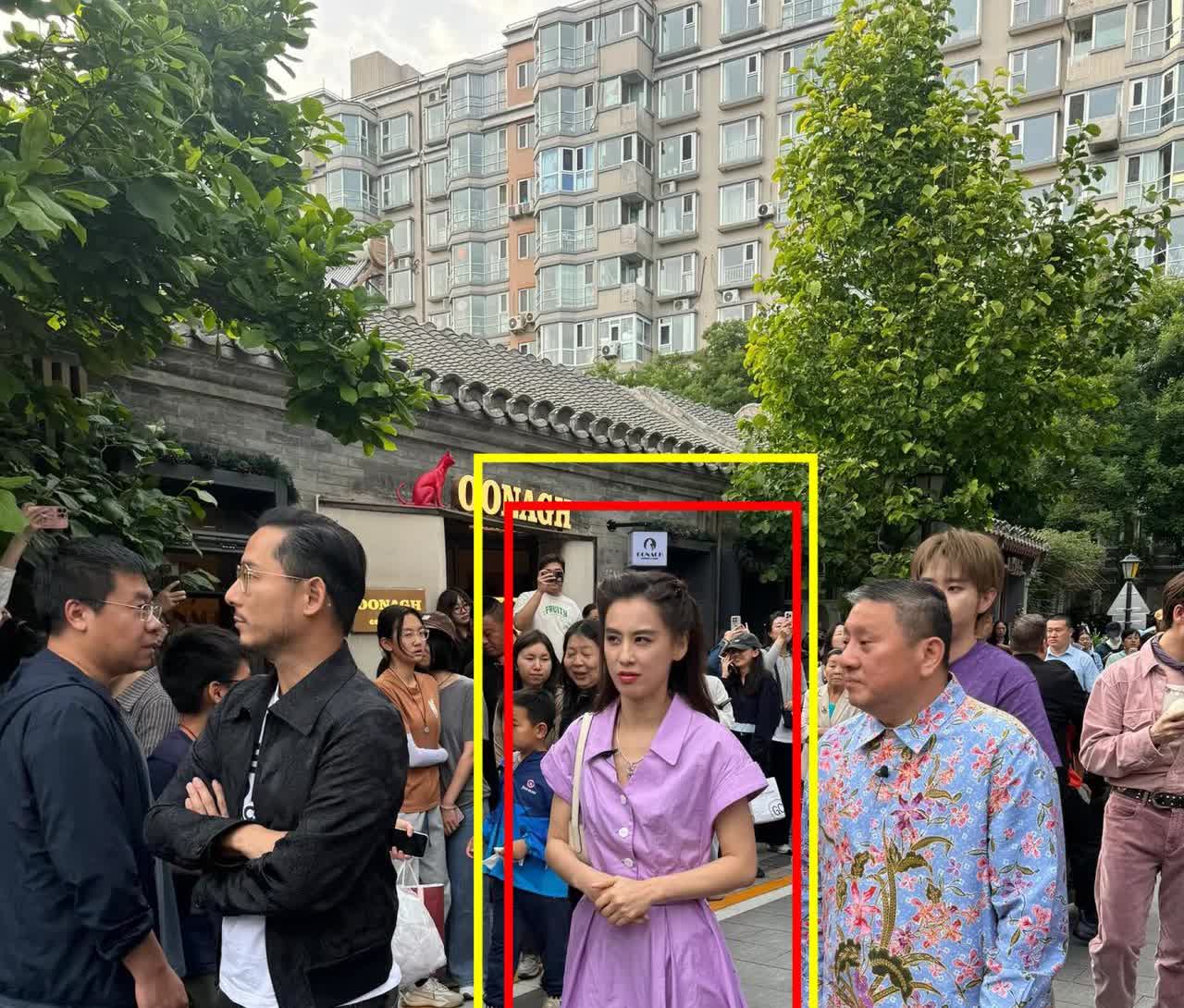 这才是黄圣依最真实的样子吧！见过她的网友说：前几年来我们小区拍戏，要不是旁边
