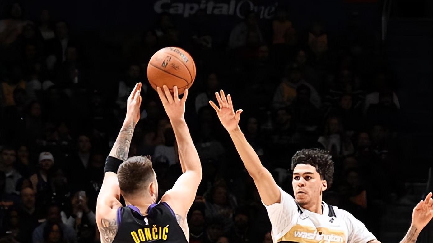 东契奇刷新历史最快30+三双纪录！湖人31分大胜奇才，双状元爆发48+16