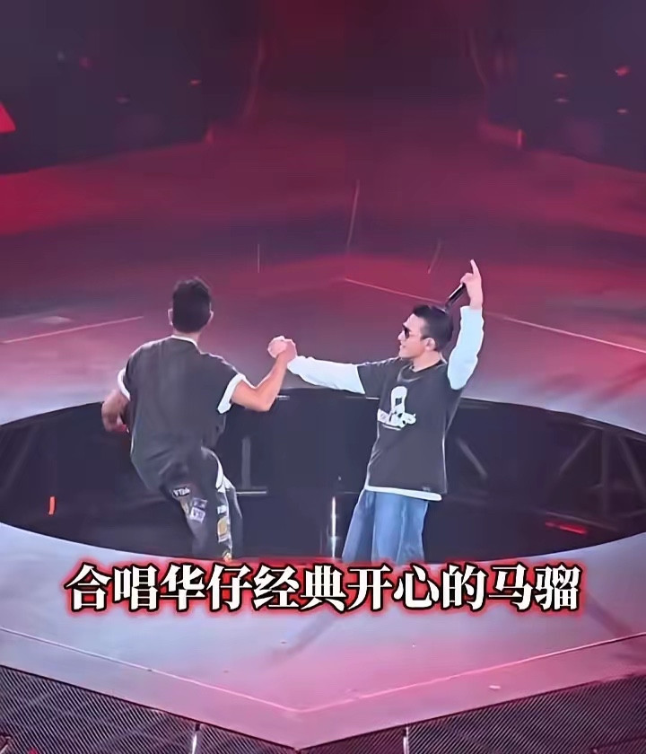 古天乐演唱会神秘嘉宾是刘德华古天乐红馆个人演唱会，第二场演出迎来全场最大的悬念。在此之前，官方没有对
