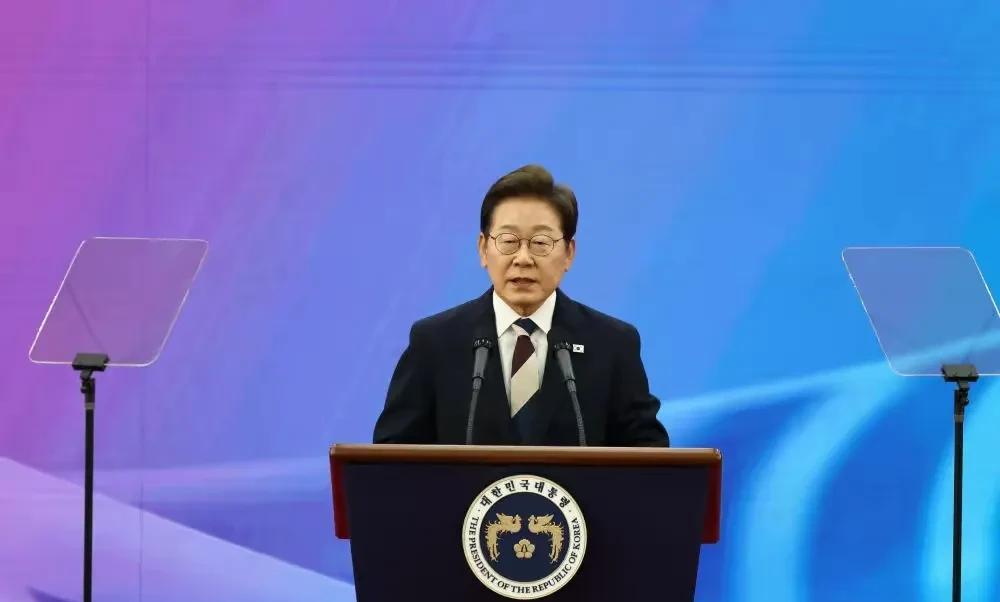 太离谱，尹锡悦临走前连一张打印纸、一支笔都不留给李在明，龙山总统府没网络，也没办