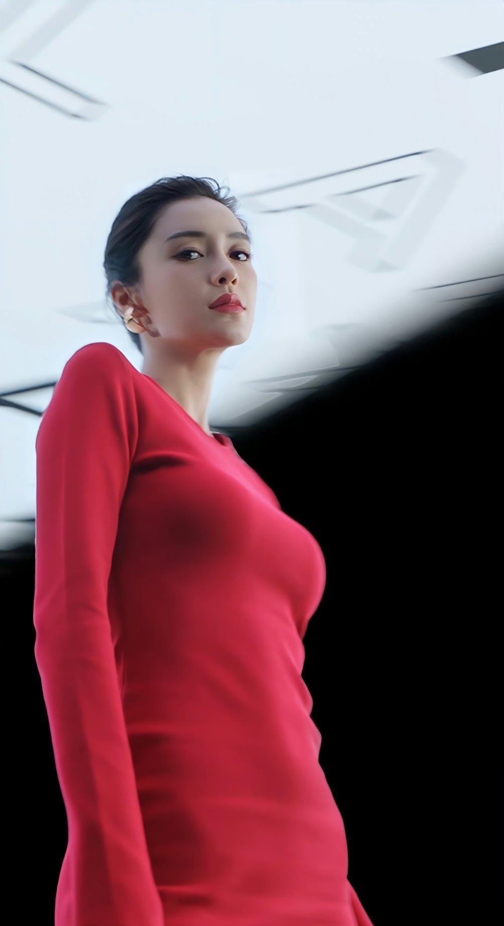杨颖，尽显女神优雅