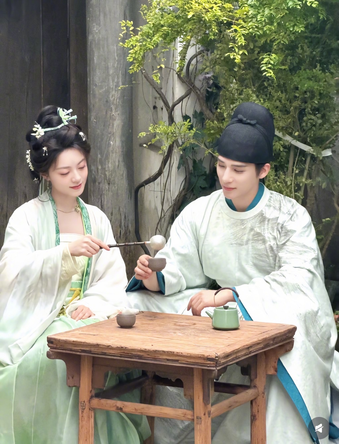 刷到《一念江南》路透，麦麦的女飞贼很灵，老王哥也很有书生气。但是！一看到是《一念