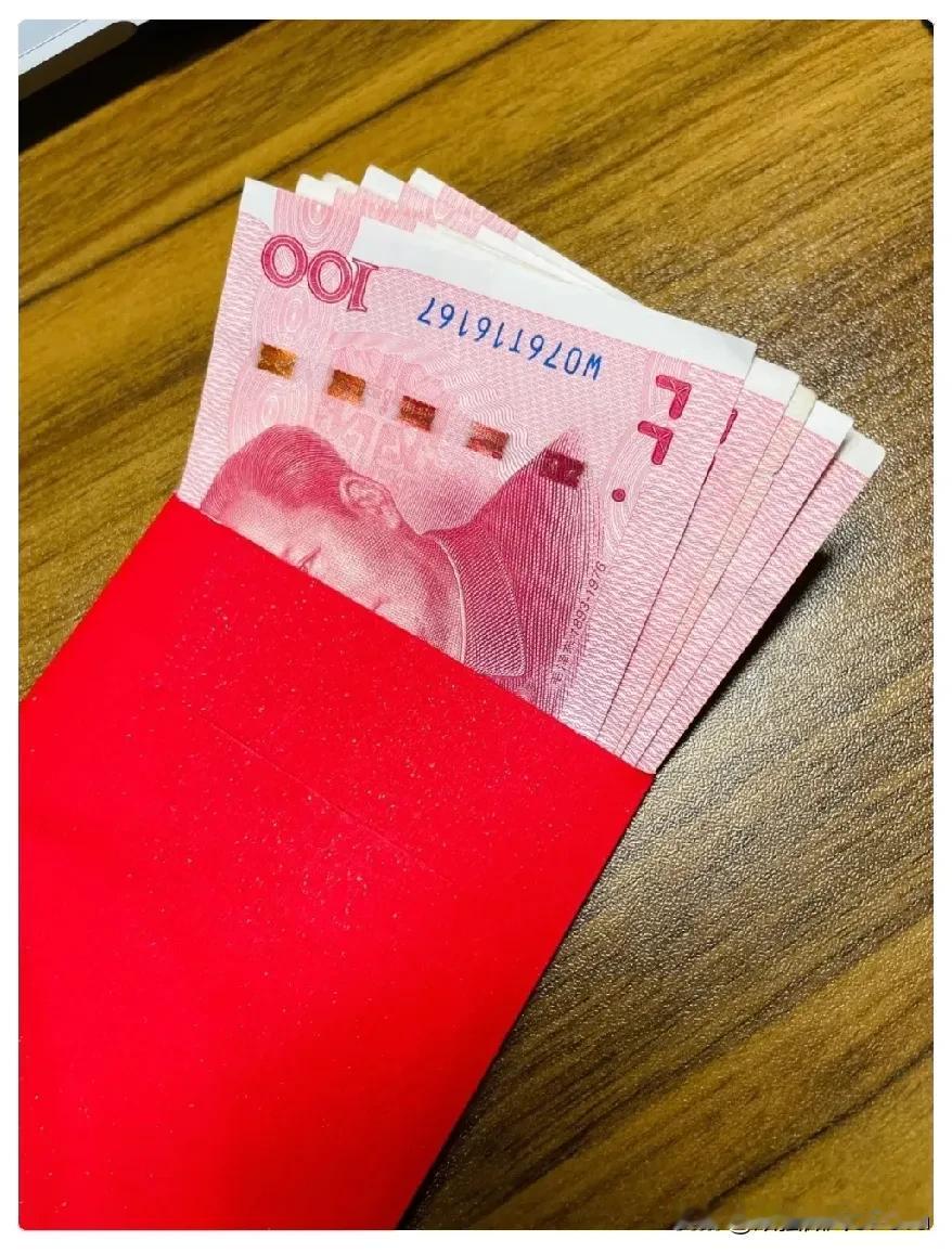 愁死人了！我儿子结婚时我同事随了500，我女儿结婚时她也随了500。她家只有一个