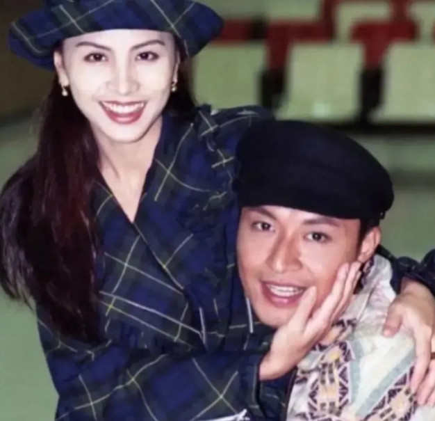 1994年，27岁的田丽与32岁的马景涛相恋，即将谈婚论嫁。马景涛的前妻唐韵找到