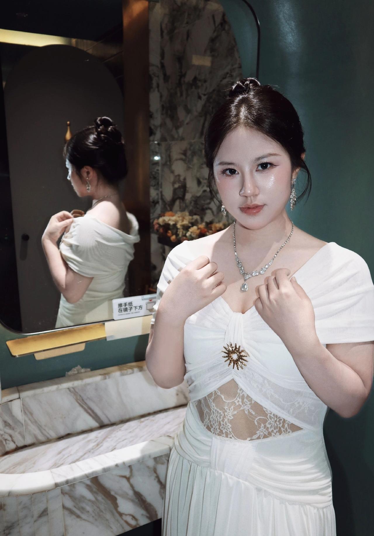 能娶这样的媳妇，可能晚上做梦都很开心中年男人的媳妇老婆真强顶配老婆两百万娶