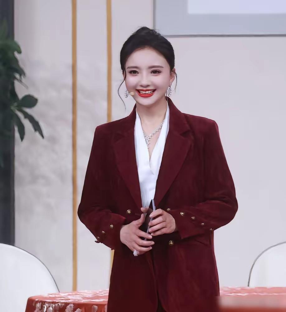 圆桌悟事，本来以为是讽刺，有夸张的成分，结果扒了一下新闻，居然是实打实