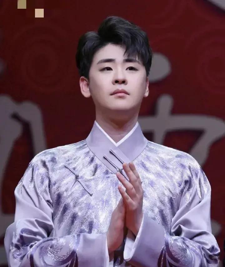 岳云鹏演唱会众生相，郭德纲偏心，张云雷伤心？岳云鹏的一场演唱会，瞬间变成了照妖