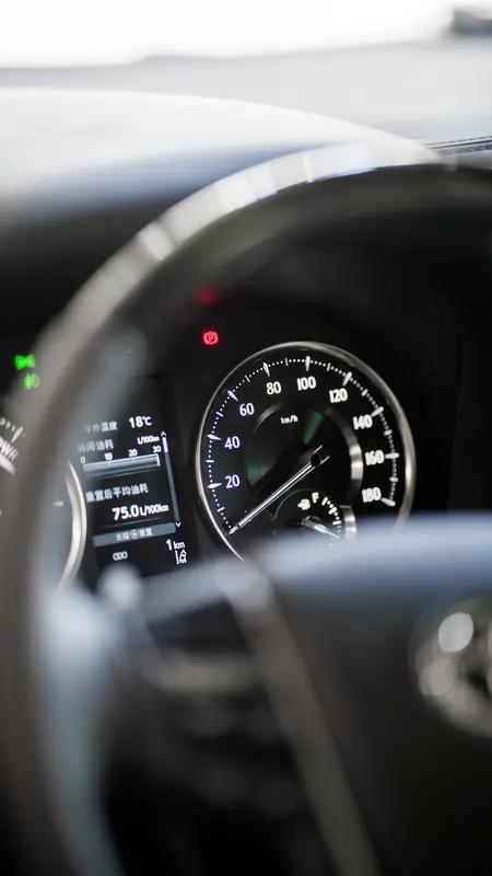 丰田凯美瑞双擎值不值得买，还真得好好琢磨。现在优惠力度大，16.98万的裸车价（