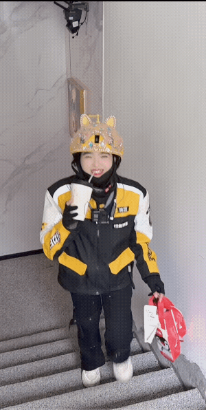 妹妹喝了亲哥哥点的外卖奶茶，就算再生气，哥也不得不给好评。不过，好歹也应该给哥