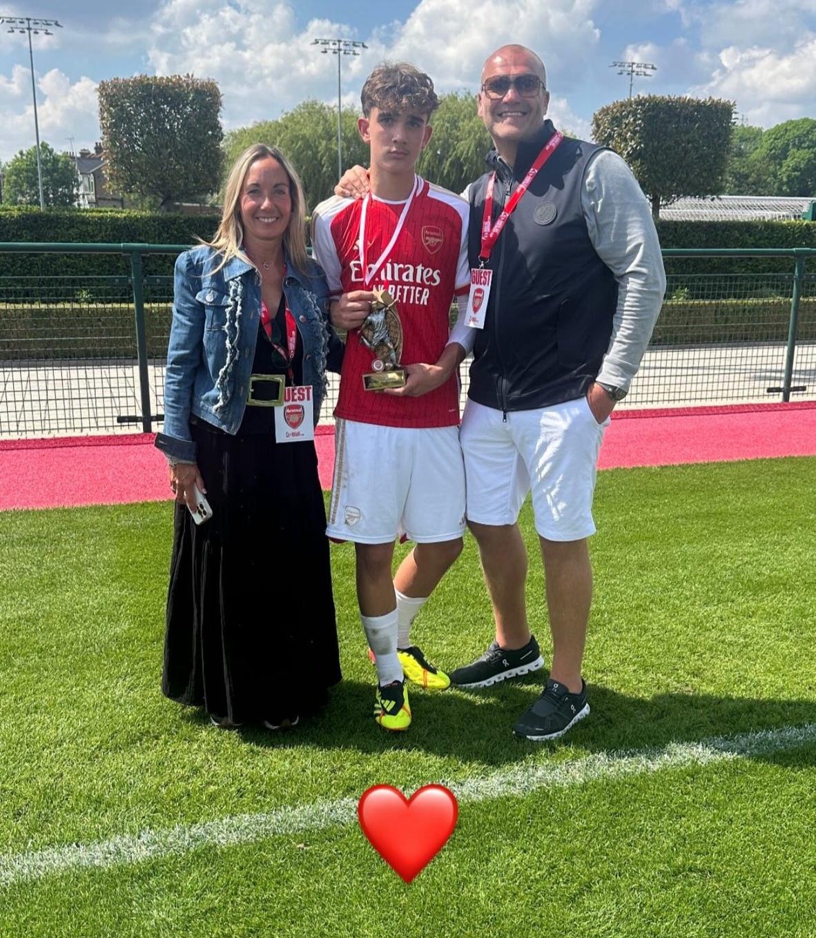 【道曼老爹怒斥某教练：别蹭流量】阿森纳16岁小将马克斯·道曼凭借英超绝杀破门创下