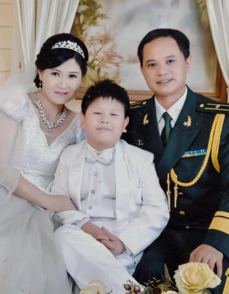 “农村兵就该回村找媳妇？”别急着点头。部队里刚配了婚恋辅导员，专门给城乡