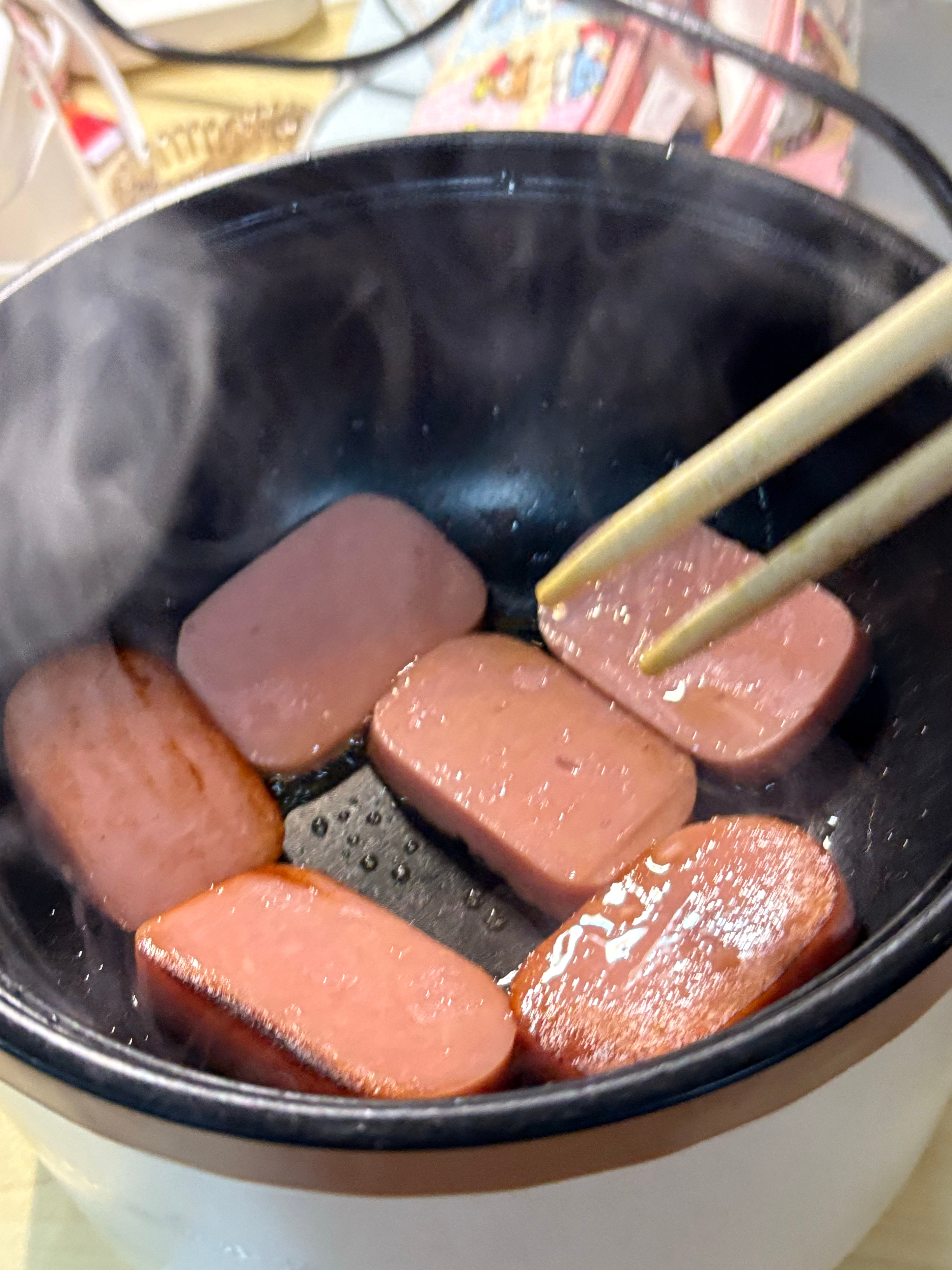 这次是真被午餐肉咬了