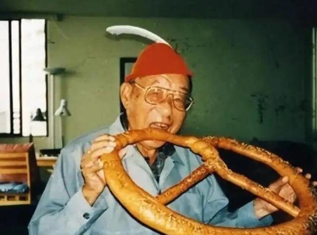 张学良吃喝嫖赌样样都不落下，为何却能长寿活到101岁？晚年直言道出真实原因！张学