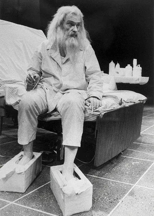 【老照片背后的故事】丁克族身后事的悲凉~1976年4月5日。亿万富翁兼隐