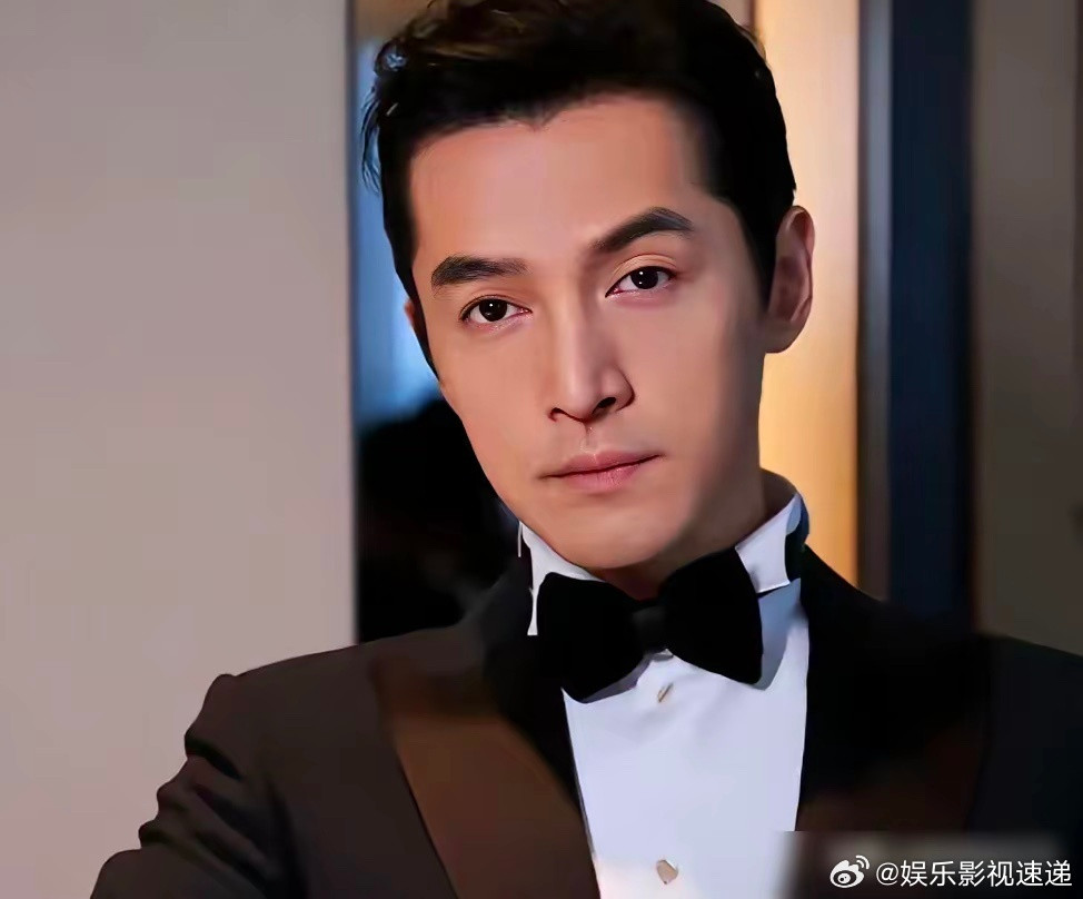 胡歌，什么都不缺，却那么痛苦。他手机里，存着去世7年母亲的号码。小学怕太阳熄