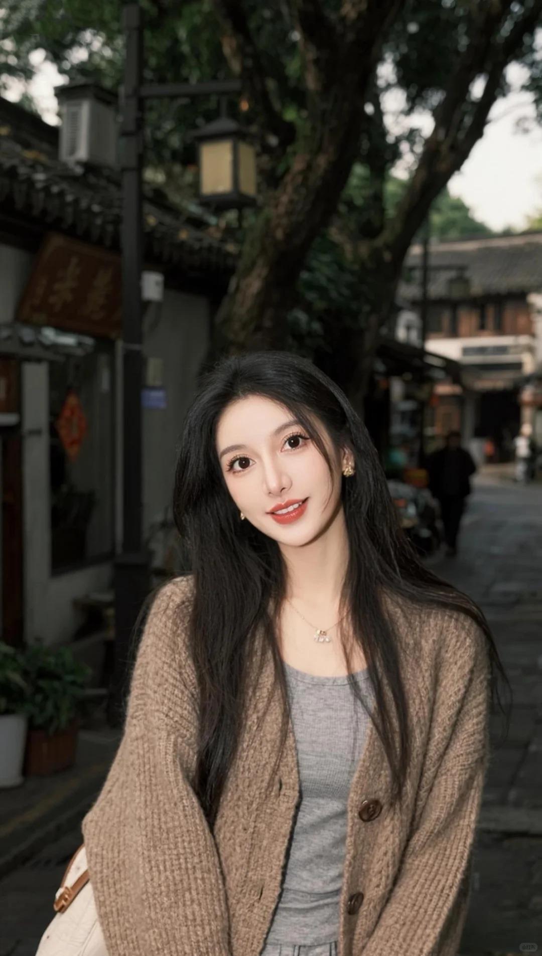 柔美兼职模特少女，她的美自带隐锋藏韵、静润有光的独特气场，不刻意彰显锋芒，不刻意