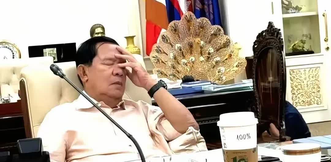 泰柬冲突结束了，洪森却一点也高兴不起来，此刻的他瘫坐在自己办公室的椅子上，双眉紧