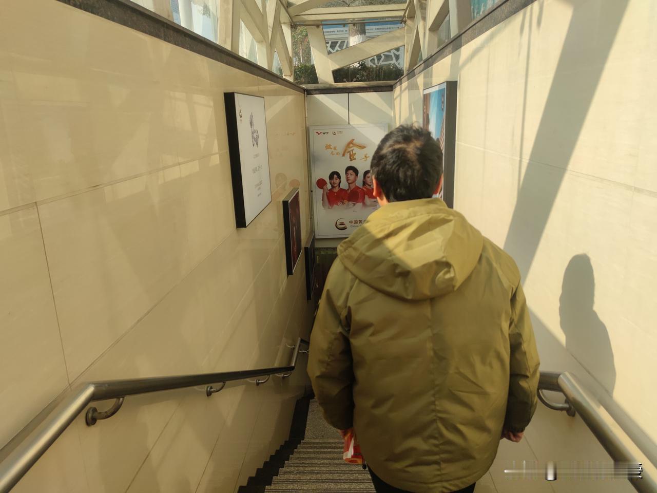 灏哥的情感故事：因工作缘故，我与灏哥结识，他将我视作知己，我们成了无话不谈的好友