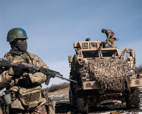 俄罗斯正在组建十支装甲突击群，准备在亚历山德里夫卡方向发动攻势。很多人会问，为