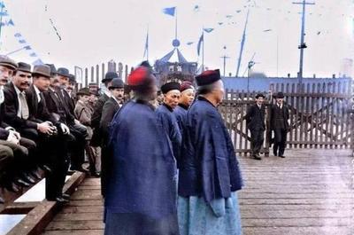 穿“黄马褂”去美国，李鸿章成了另类？1896年，74岁的李鸿章穿着清朝最体面