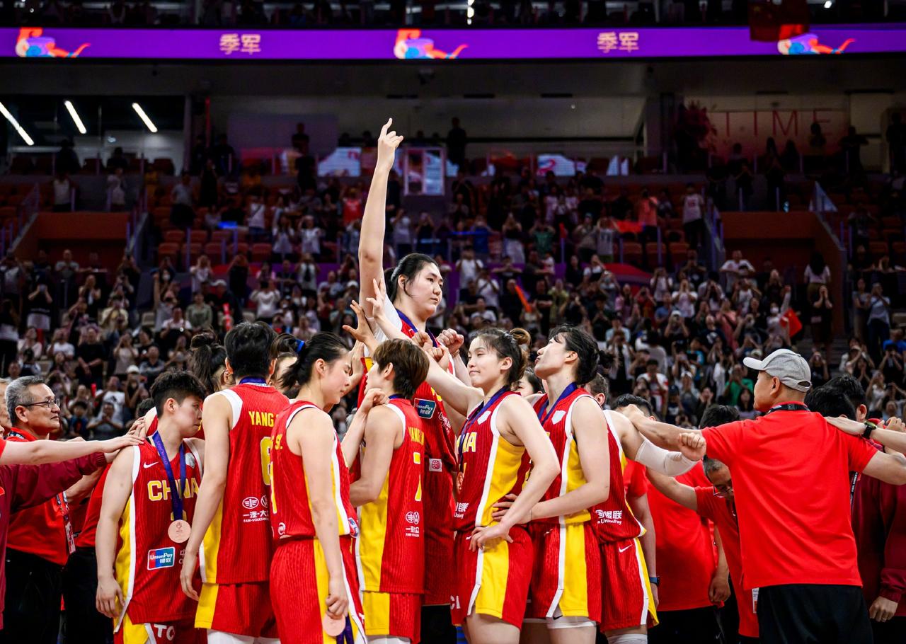 最被高估的女篮球员——张子宇防守被打穿，进攻需要全员降速喂饼世预赛中国女篮