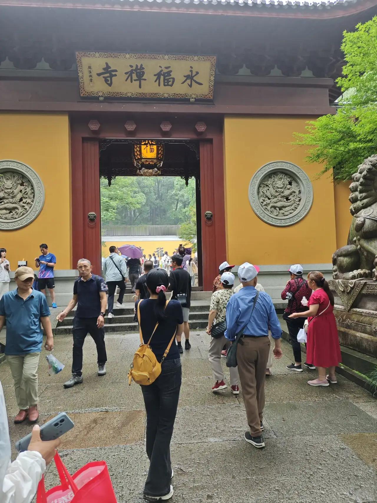 杭州官宣取消灵隐寺门票自2025年12月1日起，灵隐飞来峰景区（含灵隐寺、永福