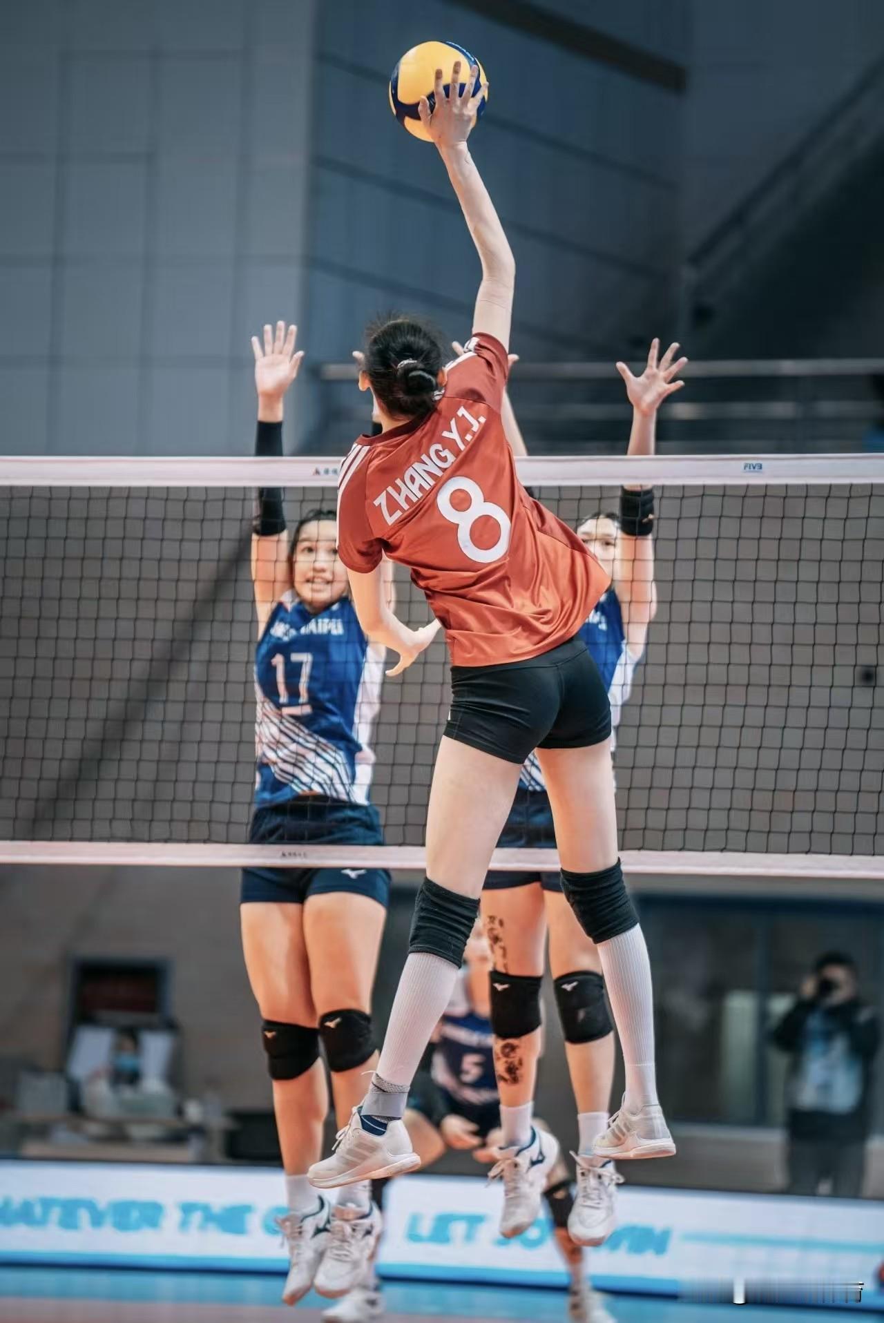 江苏女排诞出“小吴梦洁”。世界中学生排球锦标赛在陕西商洛落下帷幕，中国一队横扫中